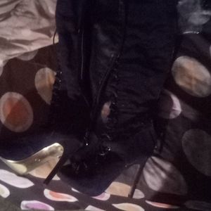 6or9 inch boots with the zipper in the back and string in the front open toe 🖤